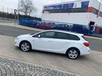 Gebraucht Opel Astra Design Edition 140 PS (102 kW) 2011 Weiß Kombi