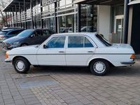 Gebraucht Mercedes E280 177 PS (130 kW) 1976 Weiß Limousine