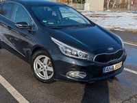 Gebraucht Kia Ceed 135 PS (99 kW) 2014 Schwarz Kleinwagen