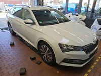 Gebraucht Skoda Superb 156 PS (114 kW) 2022 Moonweiß Kombi