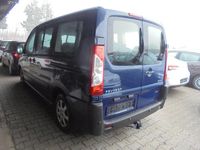 Gebraucht Peugeot TePee Tendance 120 PS (88 kW) 2011 Blau Van / Kleinbus