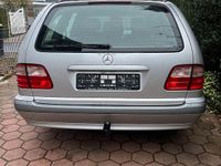 Gebraucht Mercedes E200 Classic 163 PS (119 kW) 2000 Silber Kombi