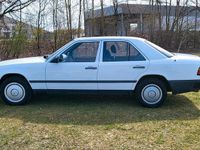 Second-hand Mercedes E230 132 CP (97 kW) 1987 Alb Berlinǎ