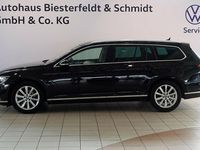 Gebraucht VW Passat Elegance 150 PS (110 kW) 2021 Deep black perleffekt Kombi