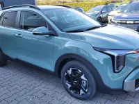 Neu Kia Stonic Exclusive 101 PS (74 kW) 2026 Mangrove grün SUV