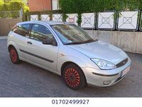 Usado Ford Focus Viva 75 CV (55 kW) 2004 Plateado Berlina