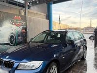 Gebraucht BMW 318 143 PS (105 kW) 2010 Blau Kombi