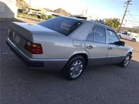 Gebraucht Mercedes E400 279 PS (205 kW) 1993 Gold Limousine