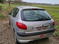 Gebraucht Peugeot 206 70 PS (51 kW) 2002 Silber Kleinwagen