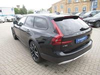 Gebraucht Volvo V90 CC Ultimate 250 PS (183 kW) 2023 Onyx black Kombi