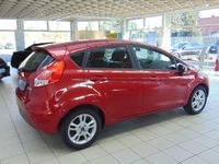 Gebraucht Ford Fiesta Trend 80 PS (58 kW) 2015 Rot Limousine