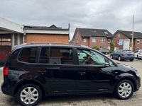 Gebraucht VW Touran Cup 105 PS (77 kW) 2014 Schwarz Van / Kleinbus