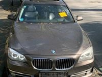 Gebraucht BMW 740 313 PS (230 kW) 2013 Braun Limousine