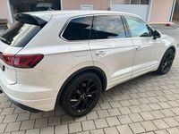 Gebraucht VW Touareg 231 PS (169 kW) 2024 Schwarz SUV