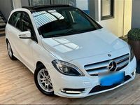 Gebraucht Mercedes B200 156 PS (114 kW) 2014 Weiß Van / Kleinbus