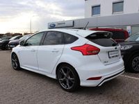 Gebraucht Ford Focus ST-Line 140 PS (102 kW) 2018 Frostweiß Limousine