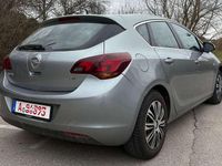 Gebraucht Opel Astra Innovation 125 PS (91 kW) 2011 Silbersee/perl silber (m2) Limousine