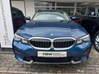 Gebraucht BMW 330e Sport Line 184 PS (135 kW) 2022 Blau Kombi
