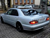 Gebraucht Mercedes E220 143 PS (105 kW) 2002 Silber Limousine