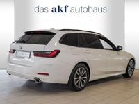 Gebraucht BMW 320 Sport Line 190 PS (139 kW) 2023 Alpinweiss iii Kombi