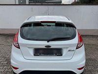 Gebraucht Ford Fiesta Trend 60 PS (44 kW) 2016 Weiß Kleinwagen