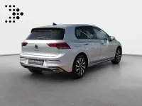Gebraucht VW Golf VIII Life 131 PS (96 kW) 2022 Silber Limousine