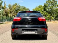 Gebraucht Kia Rio 84 PS (61 kW) 2015 Schwarz Limousine