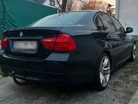 Gebraucht BMW 318 145 PS (106 kW) 2012 Schwarz Limousine