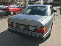 Gebraucht Mercedes E230 132 PS (97 kW) 1990 Grau Limousine