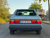 Gebraucht Mercedes E230 132 PS (97 kW) 1986 Blau Limousine