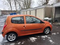Second-hand Renault Twingo Expression 58 CP (42 kW) 2009 Portocaliu Hatchback