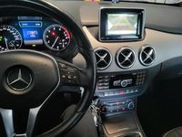 Gebraucht Mercedes B180 122 PS (89 kW) 2014 Silber Van / Kleinbus