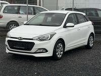 Gebraucht Hyundai i20 Classic 75 PS (55 kW) 2016 Weiß Kleinwagen