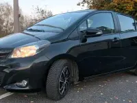 Gebraucht Toyota Yaris 90 PS (66 kW) 2014 Schwarz Kleinwagen