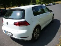 Gebraucht VW e-Golf 100 kW (136 PS) 2019 Weiß Kleinwagen