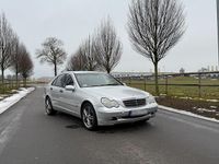 Gebraucht Mercedes 220 150 PS (110 kW) 2004 Silber Limousine