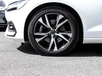 Gebraucht Volvo V60 Core 163 PS (119 kW) 2024 Crystal white Kombi