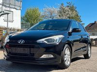 Gebraucht Hyundai i20 Passion 101 PS (74 kW) 2017 Schwarz Limousine