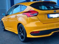 Gebraucht Ford Focus ST 250 PS (183 kW) 2018 Orange Limousine