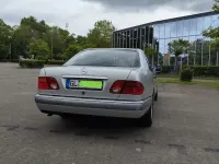 Używany Mercedes E200 Elegance 136 KM (100 kW) 1999 Srebrny Sedan/Limuzyna