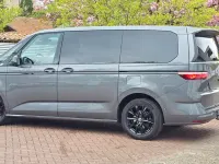 Gebraucht VW Multivan Style 150 PS (110 kW) 2024 Grau Van / Kleinbus