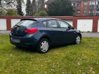 Second-hand Opel Astra 116 CP (85 kW) 2010 Albastru Hatchback