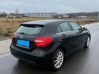 Gebraucht Mercedes A180 122 PS (89 kW) 2015 Schwarz Limousine