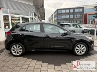 Używany Kia Rio Vision 101 KM (74 kW) 2021 Czarny Sedan/Limuzyna