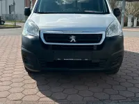 Gebraucht Peugeot Partner 100 PS (73 kW) 2017 Silber Van / Kleinbus