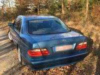 Gebraucht Mercedes E200 Elegance 136 PS (100 kW) 1999 Blau Limousine