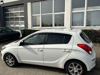 Gebraucht Hyundai i20 Style 101 PS (74 kW) 2012 Weiß Kleinwagen