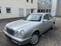 gebraucht Mercedes E280 4MATIC ELEGANCE/KLIMA/SHZ/PDC/TEMP