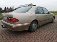 Gebraucht Mercedes E220 143 PS (105 kW) 2000 Beige Limousine