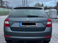 Gebraucht Skoda Rapid Active 105 PS (77 kW) 2014 Grau Kleinwagen